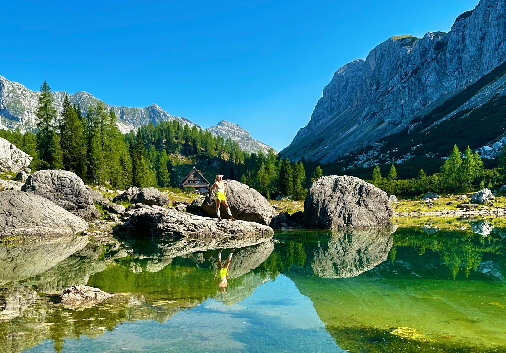 Odsev v gorskem jezeru / Mountain lake reflection